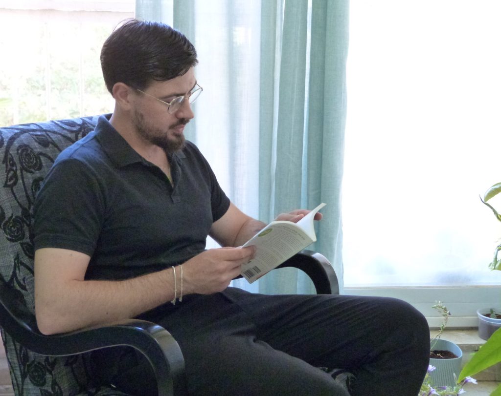 כותב תוכן מקצועי עובד על יצירת טקסטים שיווקיים איכותיים, מותאמים לקהל יעד ספציפי, המסייעים להגדיל המרות וקידום אורגני של עסקים ברשת